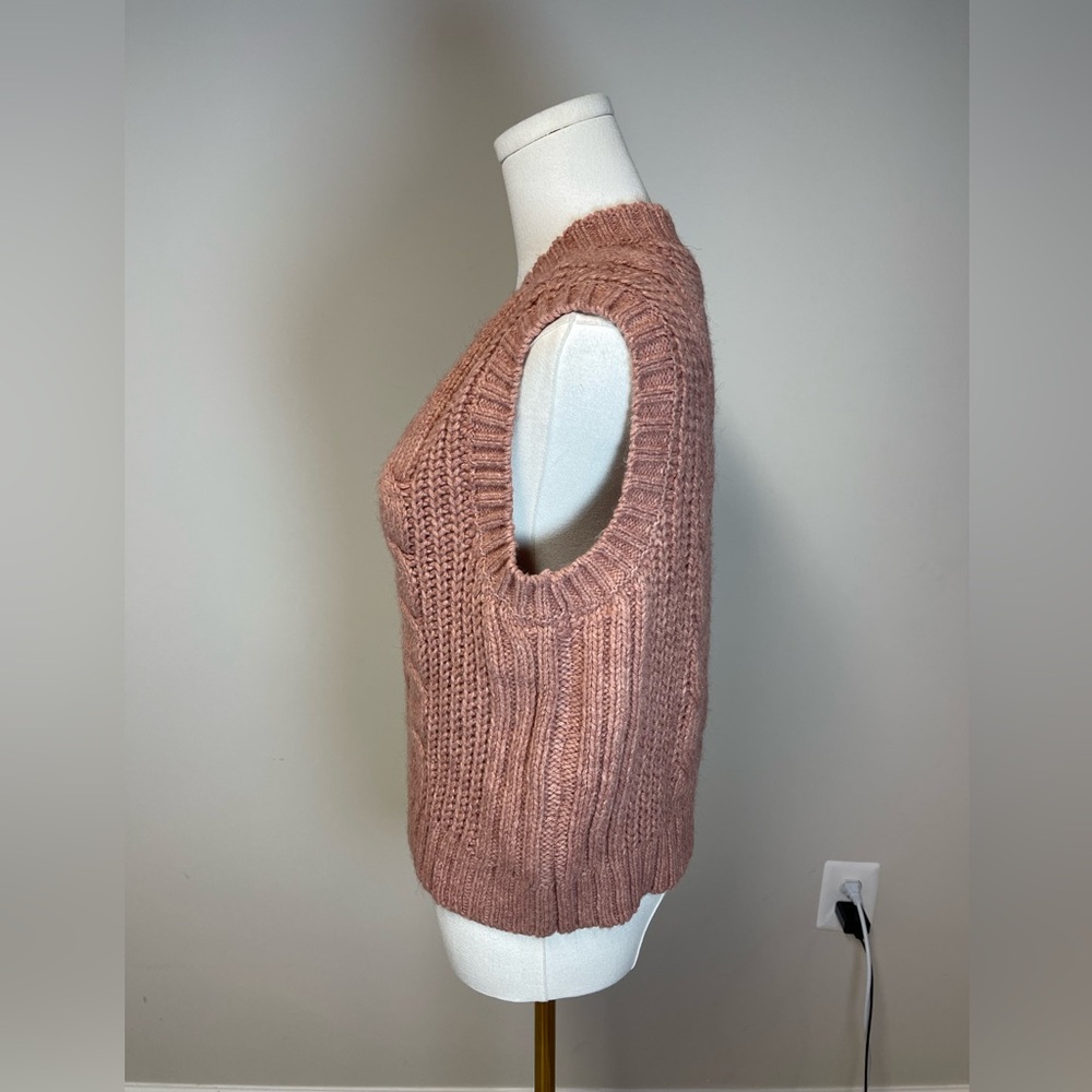 American Eagle Cable Knit Sweater Vest - Picture 3 of 12